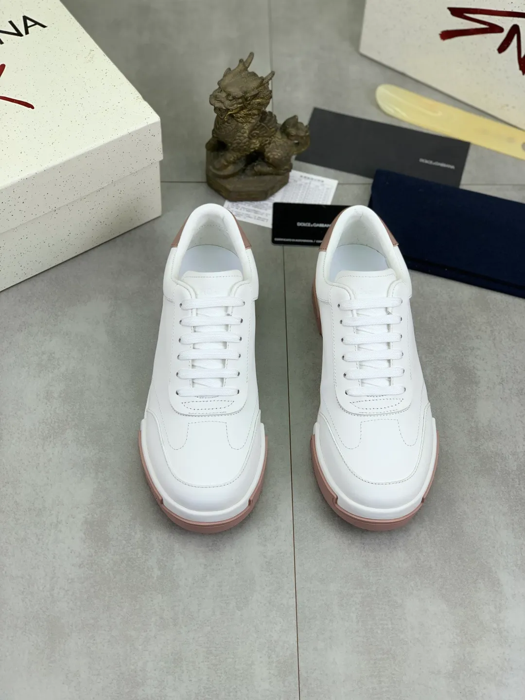 Men's shoes 💰P520 new model (DG-Dolce & Gabbana) latest popular 🔥🔥casual shoes, with brand signature details on the tongue, imported first-layer pebbled cowhide fabric, fashionable and versatile, can add luster to various looks. Create an exquisite design with unique dynamic vitality and modern atmosphere, showing modern elegance. Size: 38-44 (45 46 customized) Color: 4️⃣ colors available